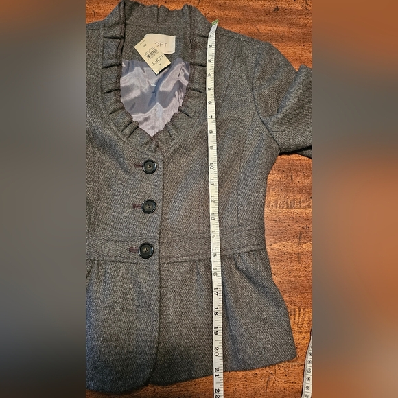 Ann Taylor Loft Women's Grey Wool Blend Ruffled Collar Crop Blazer Size 0P NWT - Picture 13 of 13